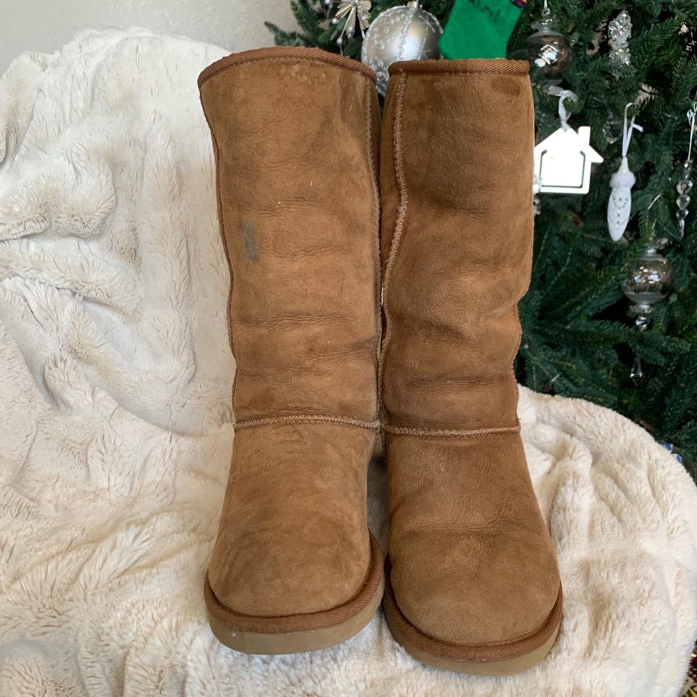 UGG Classic II Genuine Shearling Lined Tall Boot - Picture 3 of 6